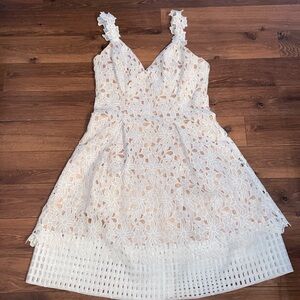 Vince CAMUTO white lace dress
